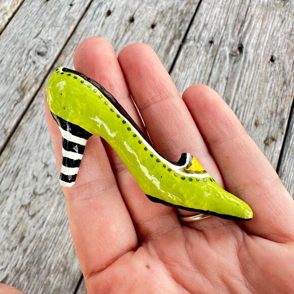 Witch Shoe Halloween Brooch Pin - Picture 1 of 3